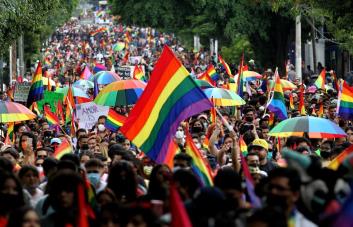 Putin firma una ley contra la “propaganda” LGBT