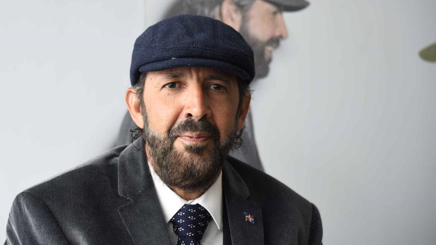 Juan Luis Guerra denuncia robo a miembro de su equipo en aeropuerto de Bogotá