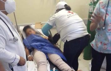 Estudiantes y docentes ingresados por efectos de gases arrojados en liceo de Polo, Barahona