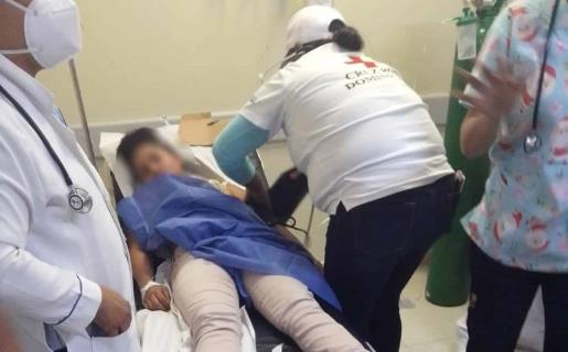 Estudiantes y docentes ingresados por efectos de gases arrojados en liceo de Polo, Barahona Estudiantes y docentes ingresados por efectos de gases arrojados en liceo de Polo, Barahona