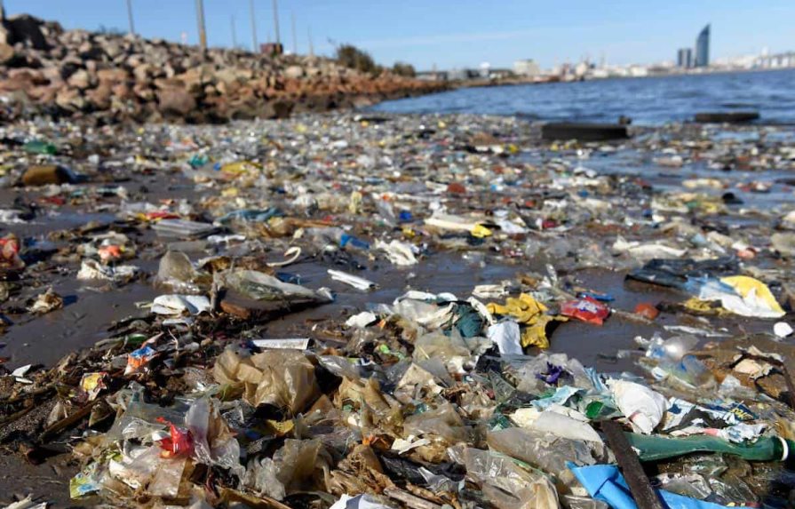 193 países preparan convenio contra los plásticos en cumbre de ONU en Uruguay