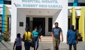 Pacientes con COVID-19 comienzan a llegar al Hospital Robert Reid Cabral
