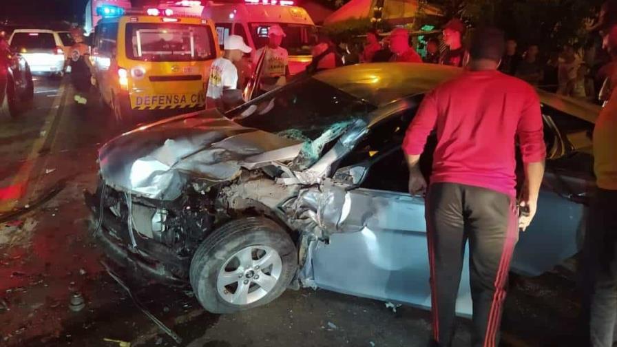 Un muerto y cinco heridos en accidente de tránsito en carretera Navarrete-Puerto Plata Un muerto y cinco heridos en accidente de tránsito en carretera Navarrete-Puerto Plata