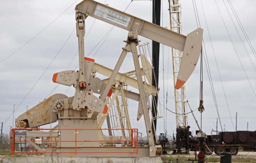 El petróleo de Texas abre con una subida del 3.75 % y se sitúa a 81.13 dólares el barril