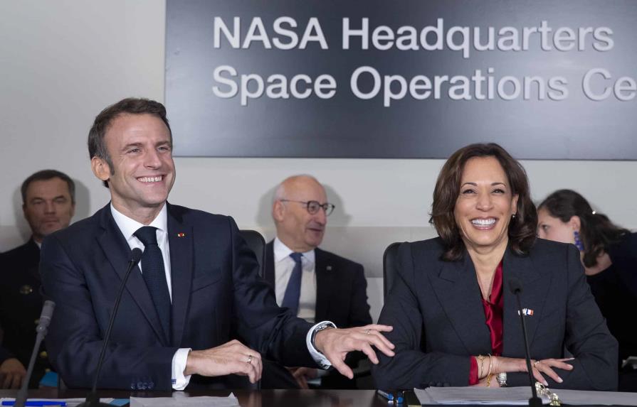Macron y Harris sellan en la NASA una nueva era de cooperación en el espacio