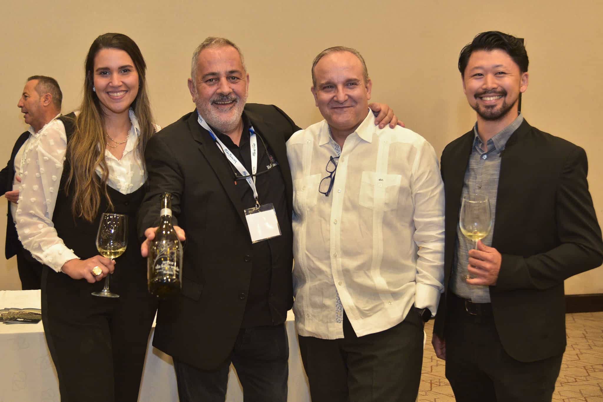 Patricia Clavijo, Jorge Pélez, de las bodegas Marqués de Vizhoja, Javier Clavijo Mencía e Hideyoshi Tateyama. 