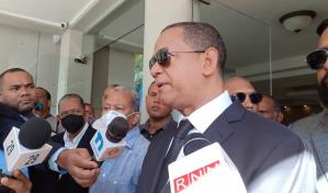 Sepultan restos del padre del exsenador Julio César Valentín