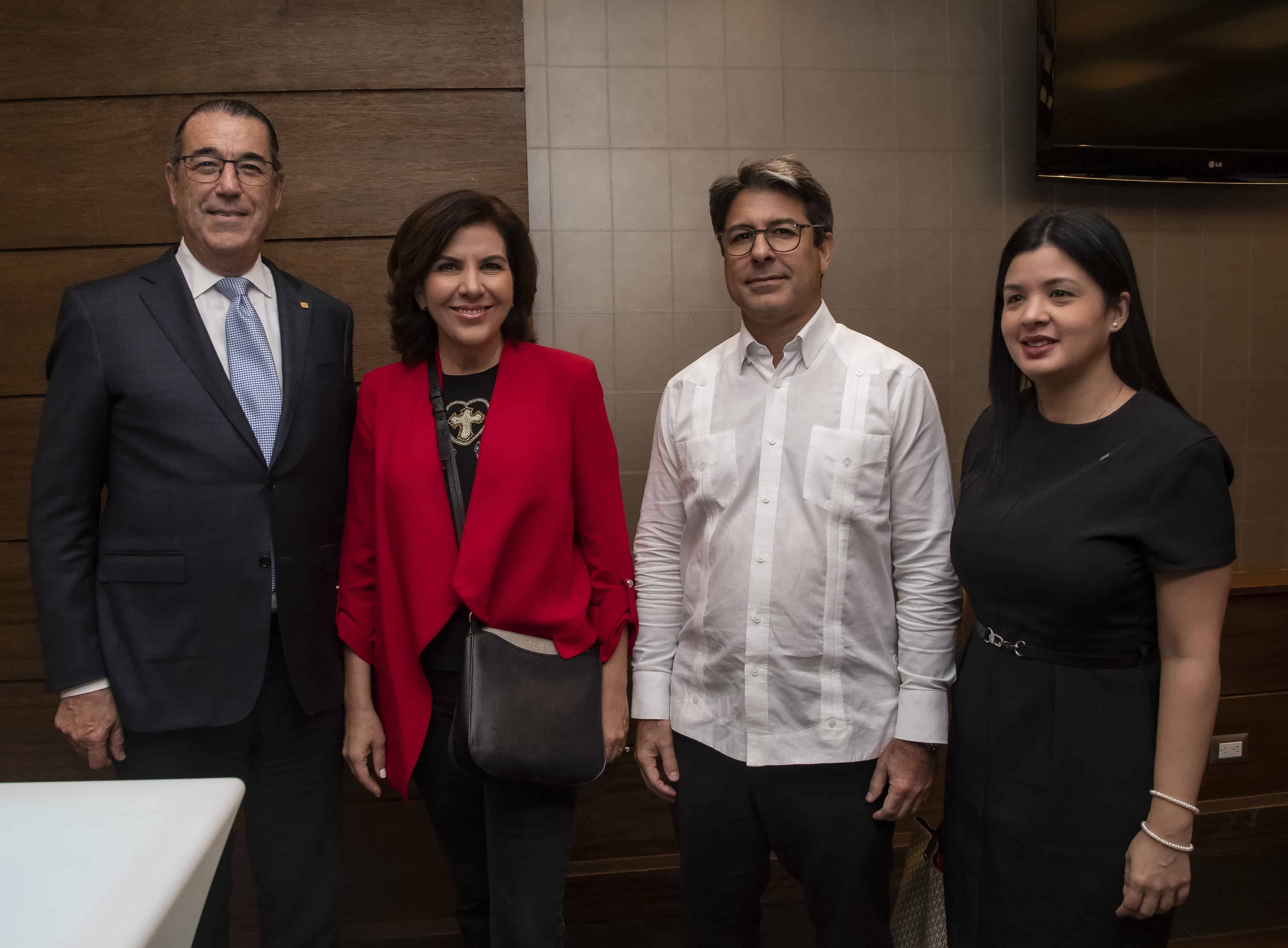 Juan Manuel Martín de Oliva, Theresa Sullivan, Rafi Blanco y Jacqueline Ho.