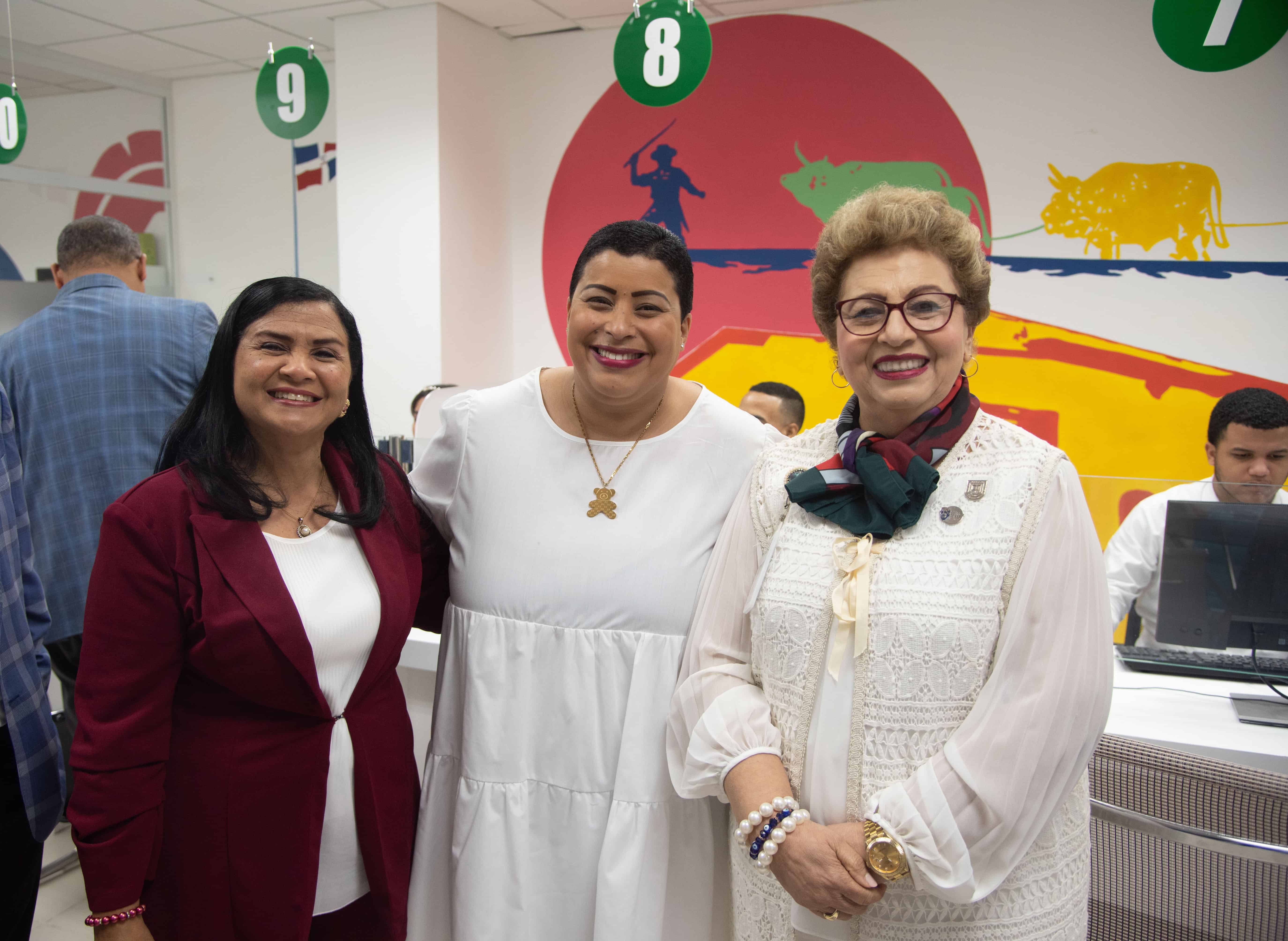 La vicealcaldesa alcaldesa junto a Miguelina De Castro