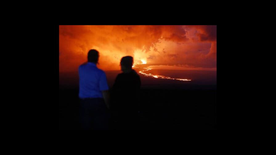 La erupción de volcán Mauna Loa atrae espectadores a Hawai La erupción de volcán Mauna Loa atrae espectadores a Hawai