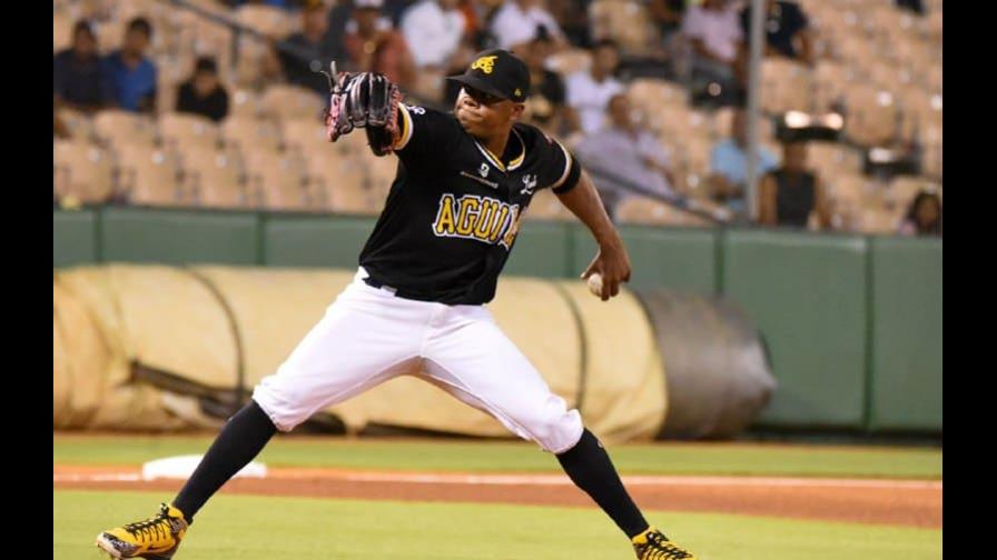 Roenis Elías y Yoenis Céspedes impulsan cuarto triunfo corrido de las Águilas con una blanqueada Roenis Elías y Yoenis Céspedes impulsan cuarto triunfo corrido de las Águilas con una blanqueada