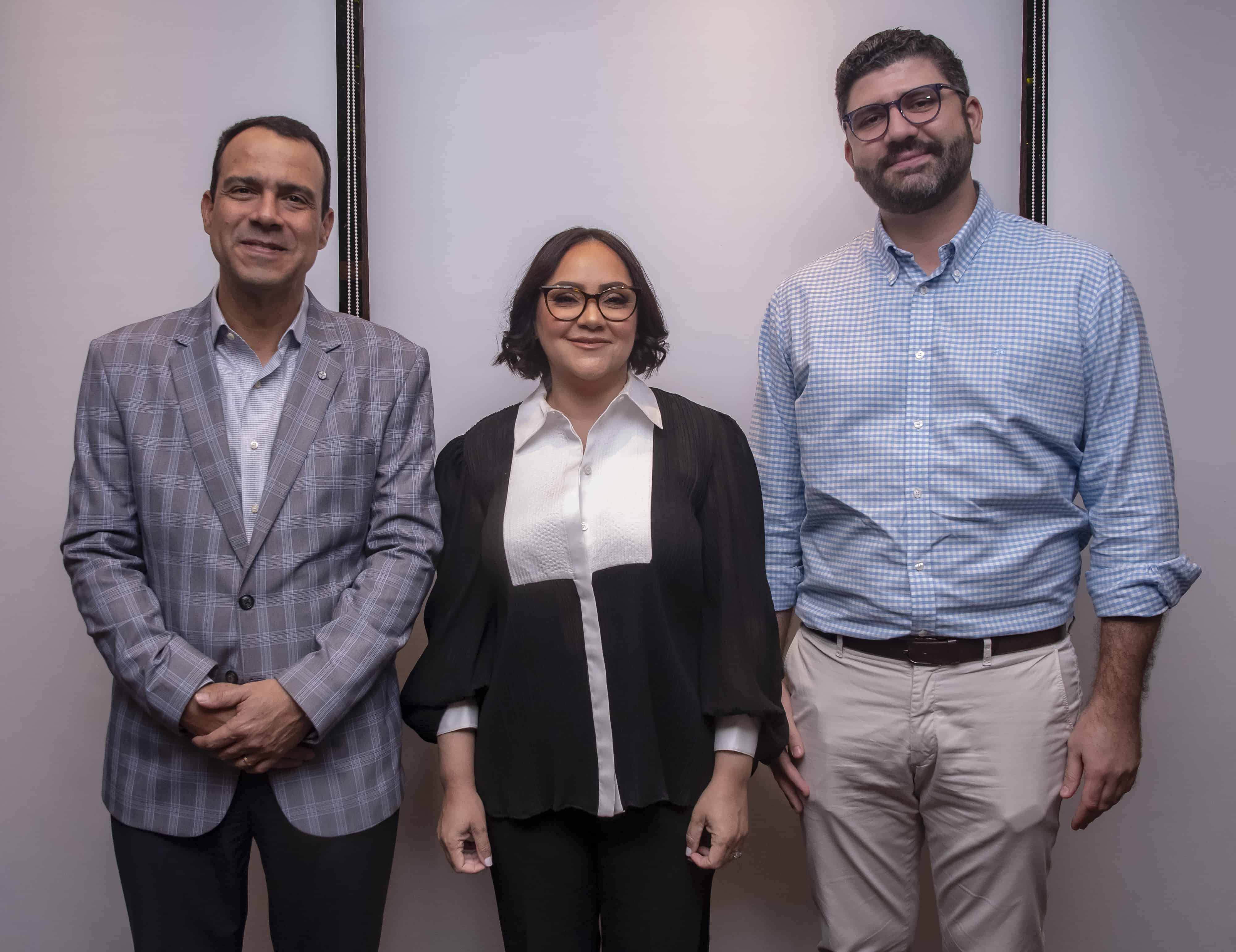 Cesar Reynoso, Elizabeth Mena y Guillermo Flaquer.