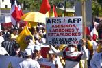 Médicos marchan hasta el Congreso Nacional en contra de las ARS y AFP