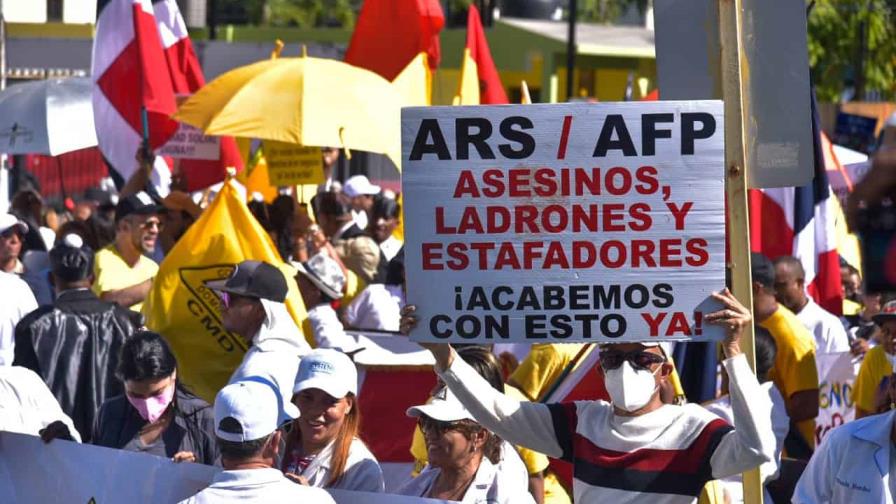 Médicos marchan hasta el Congreso Nacional en contra de las ARS y AFP Médicos marchan hasta el Congreso Nacional en contra de las ARS y AFP