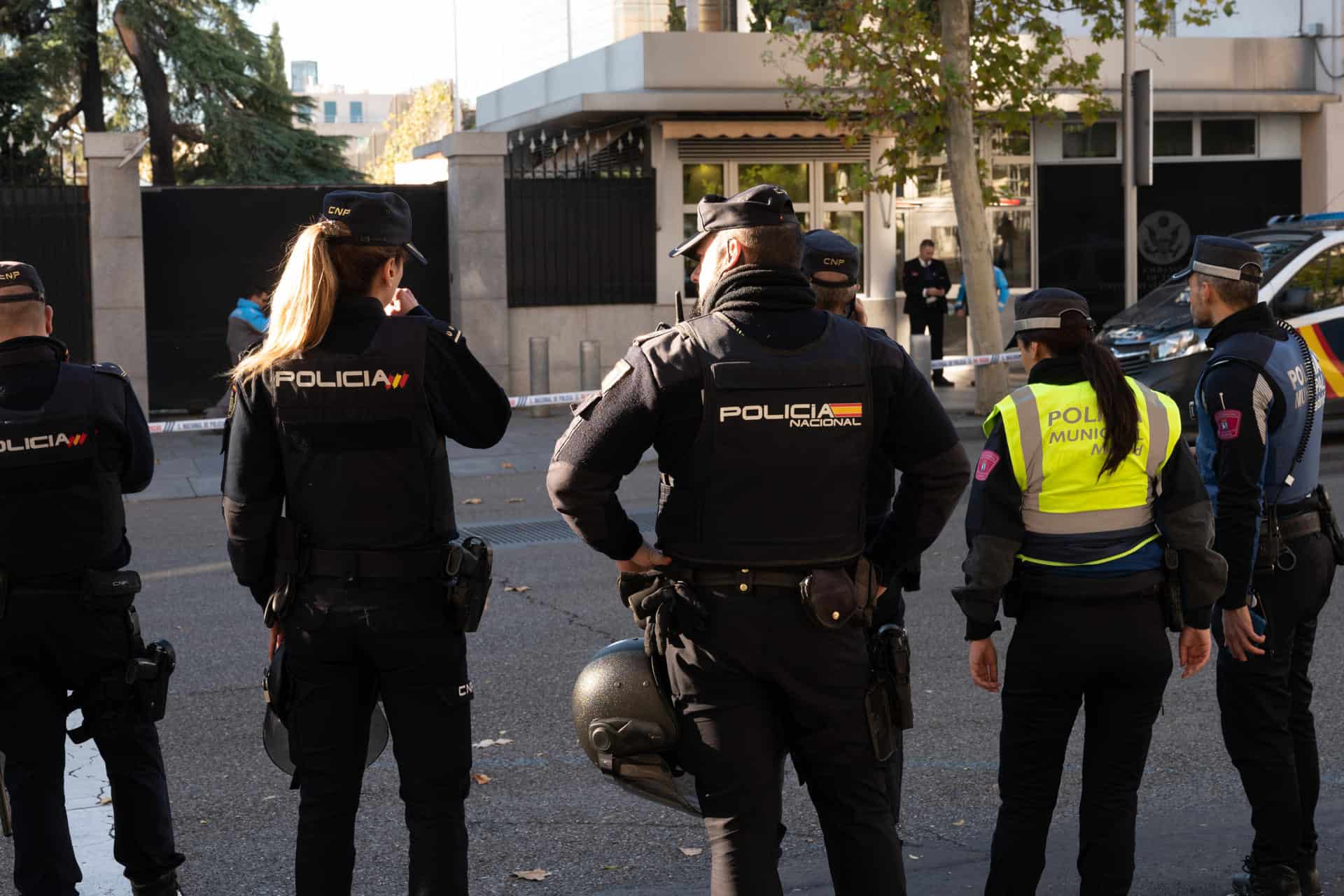 La policía detona un sobre sospechoso dirigido para la embajadora de EEUU en Madrid