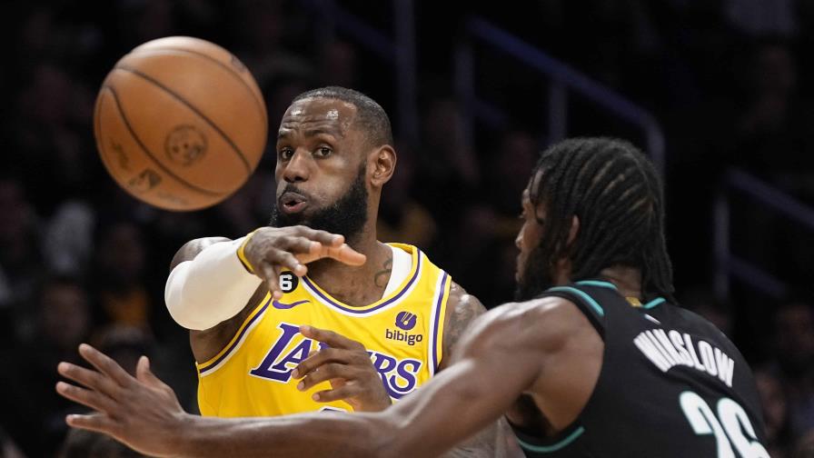 VIDEO | LeBron suma 31 en victoria de los Lakers sobre Trail Blazers
