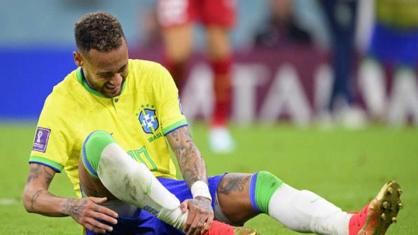 Brasil decidirá sobre Neymar tras el partido con Camerún