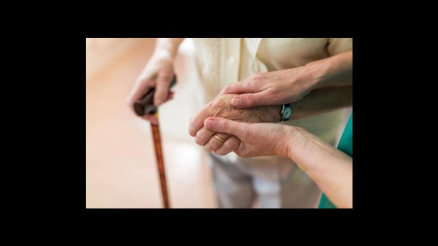 ¿Deben los envejecientes someterse a cirugías mayores? Estudio ofrece guías