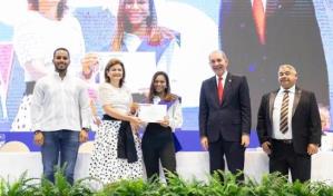 Grad&uacute;an m&aacute;s de 12 mil alumnos del programa Ingl&eacute;s de Inmersi&oacute;n