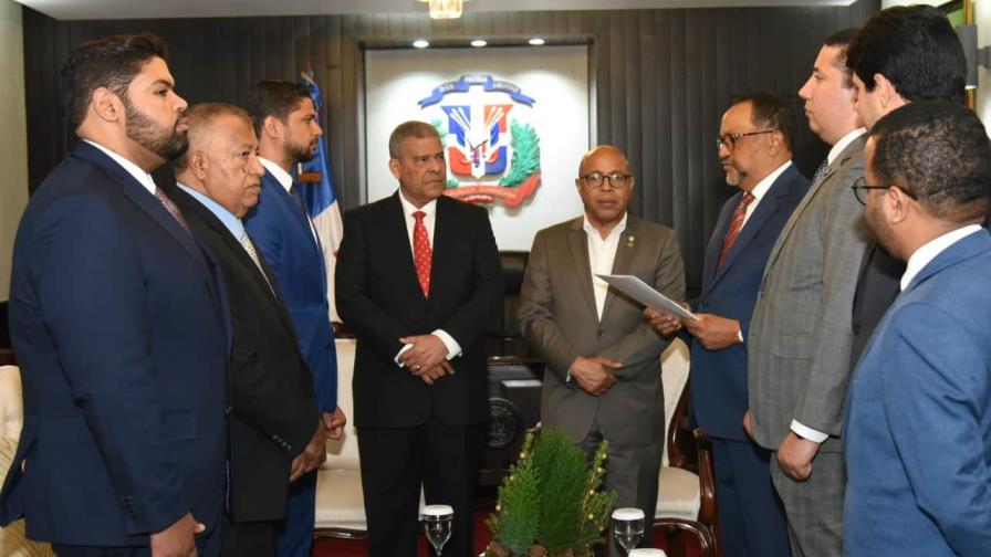 Poder Ejecutivo busca flexibilizar por ley requisito para entrar a carrera administrativa