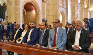 Monseñor Benito Ángeles destaca labor del Ministerio de Obras Públicas