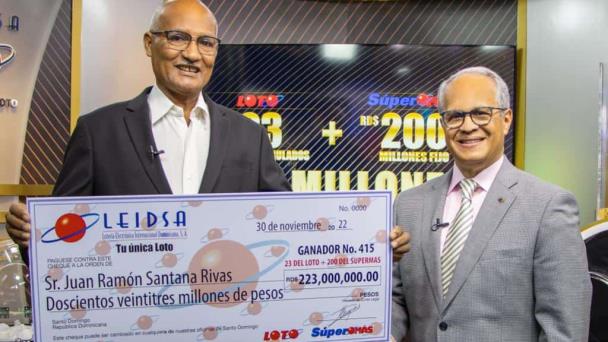 Entregan premio de 200 millones del Súper Más y 23 millones del Loto