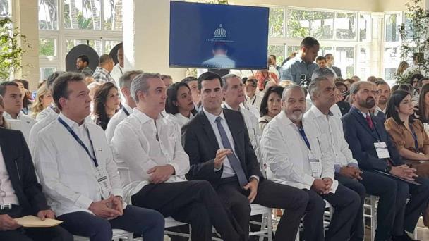Abinader: “Las zonas francas dominicanas le proveen al país cerca de 32,500 empleos directos