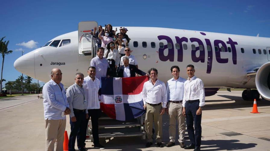 Arajet hace vuelo de reconocimiento a La Romana desde Bogotá