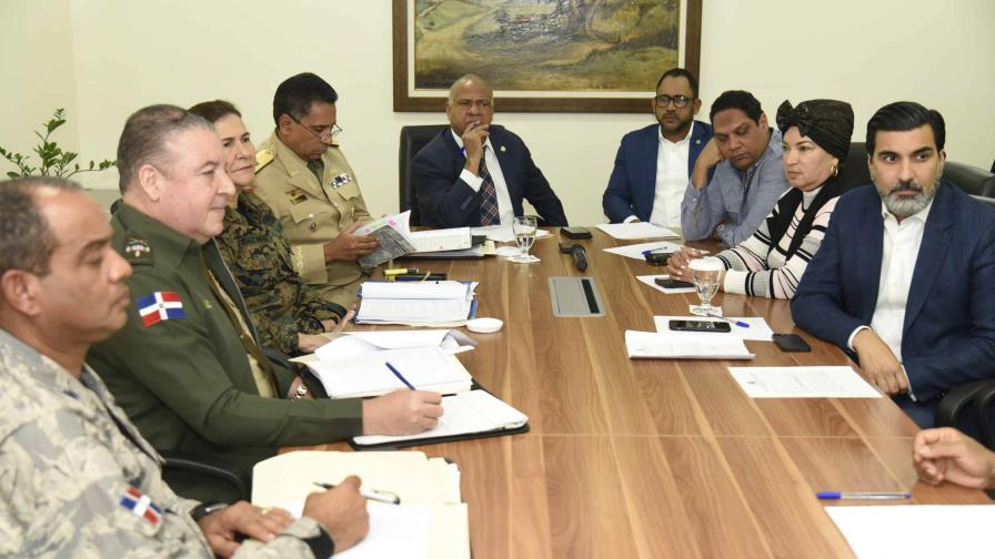 Diputados tratan con oficiales de Defensa sobre creación del nuevo DNI