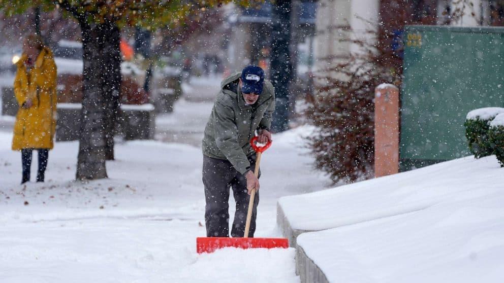 Emiten advertencias de avalancha en cuatro estados mientras nieve golpea el oeste de EEUU