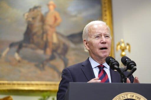 Biden firma la ley con la que evita una huelga ferroviaria en EEUU