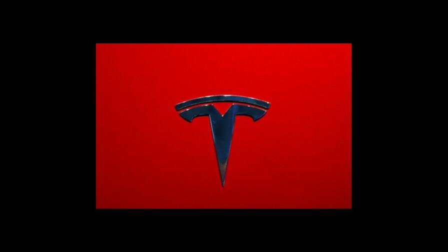 Tesla entrega camiones a fábrica de Pepsi en Nevada