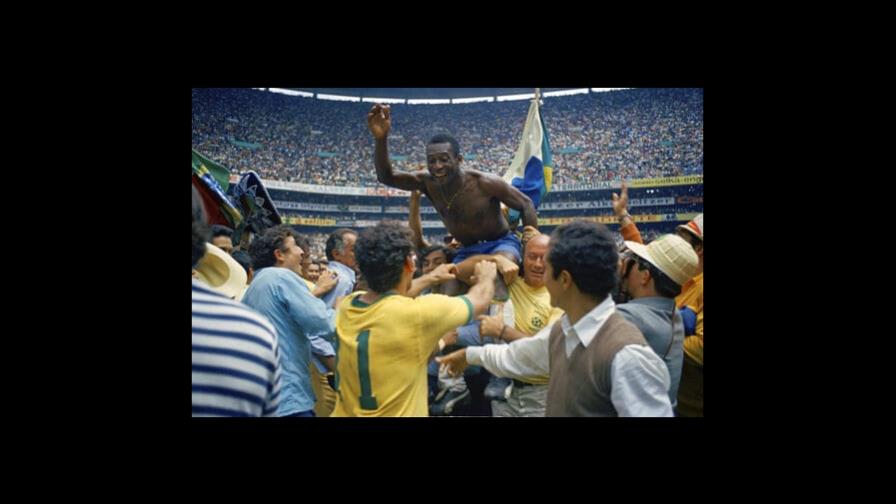 Pelé seguirá hospitalizado por infección respiratoria