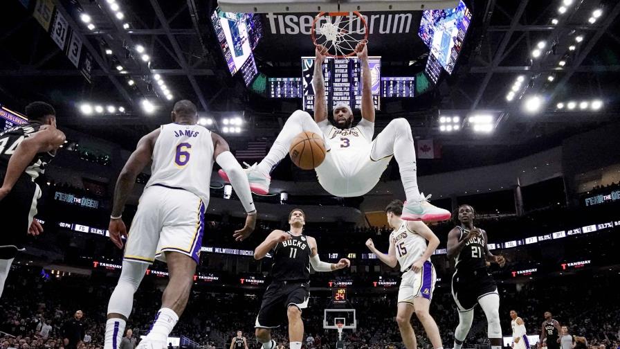 VIDEO | Lakers, con 44 puntos de Davis, superan a Bucks 