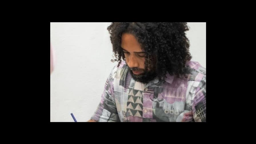 Frank García lanza poemario “Lo que escribí mientras esperaba en una habitación vacía Frank García lanza poemario “Lo que escribí mientras esperaba en una habitación vacía