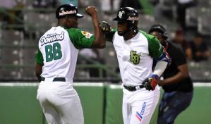 Las Estrellas vienen de atr&aacute;s para vencer a los Toros en el Francisco Micheli