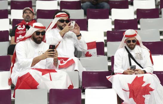 Estilo de aficionados despierta elogios y críticas en Qatar