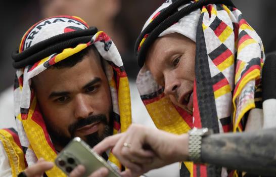 Estilo de aficionados despierta elogios y críticas en Qatar