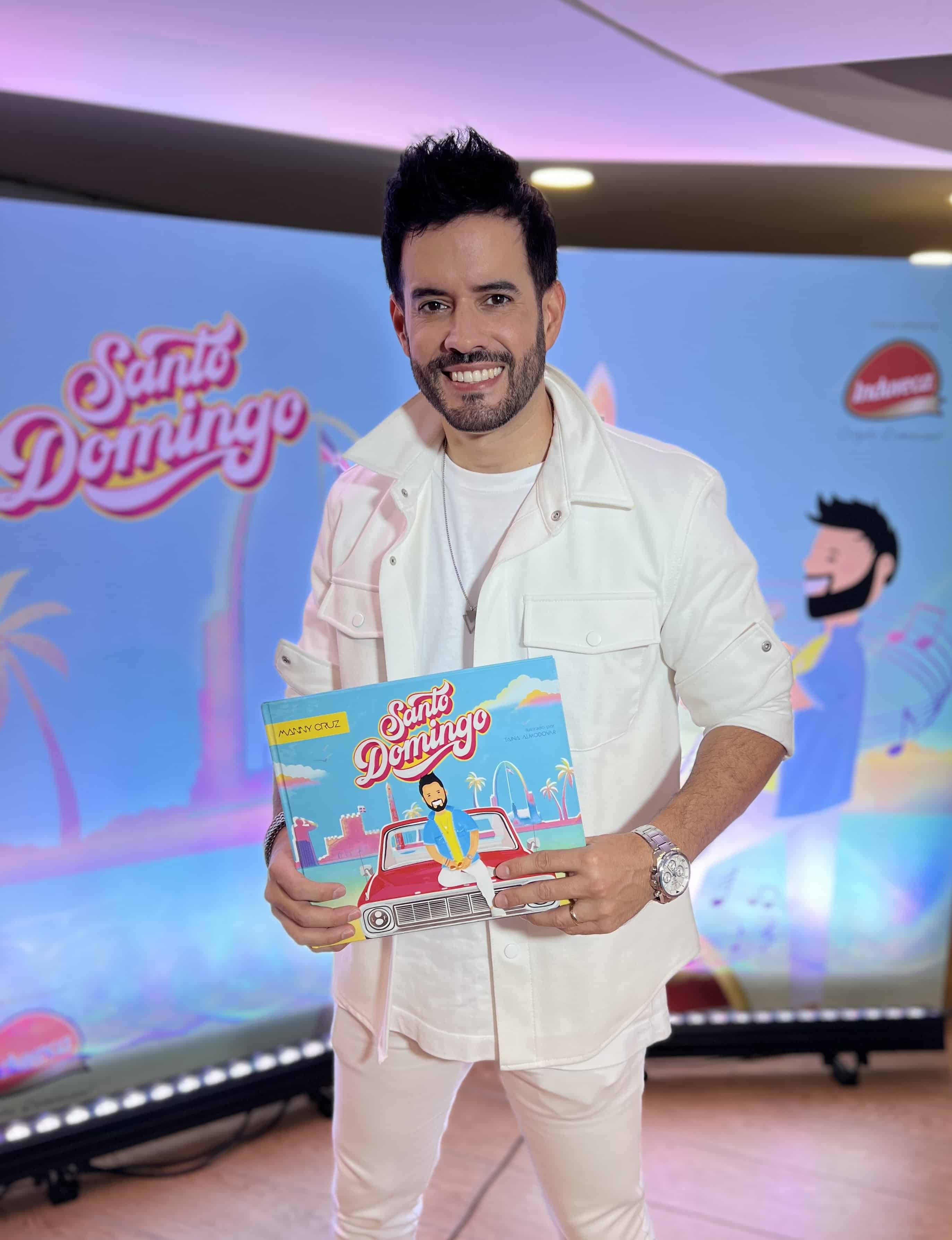 Manny Cruz presentó recientemente el libro “Santo Domingo” cuenta con la colaboración de la ilustradora dominico española Taína Almodóvar.