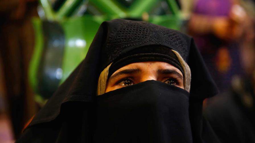 Irán suprime la policia de la moral que detenía a las mujeres por su vestimenta Irán suprime la policia de la moral que detenía a las mujeres por su vestimenta