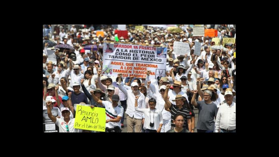 Cientos marchan en norte de México para exigir renuncia de López Obrador Cientos marchan en norte de México para exigir renuncia de López Obrador