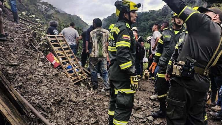 Suben a 33 los muertos tras un deslizamiento de tierra en Colombia