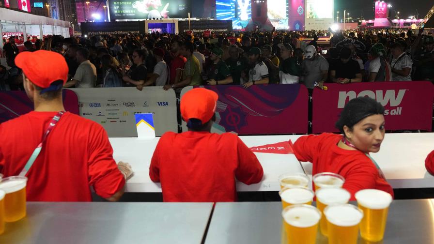 Hinchas compran alcohol en hoteles y una tienda en Qatar Hinchas compran alcohol en hoteles y una tienda en Qatar