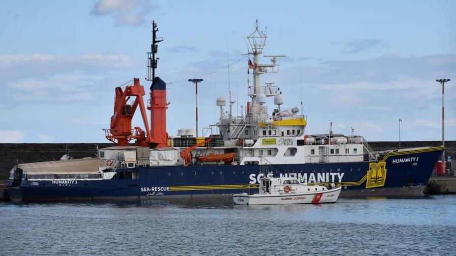 Dos barcos humanitarios salvan a 103 personas entre amenazas de Guardia libia Dos barcos humanitarios salvan a 103 personas entre amenazas de Guardia libia