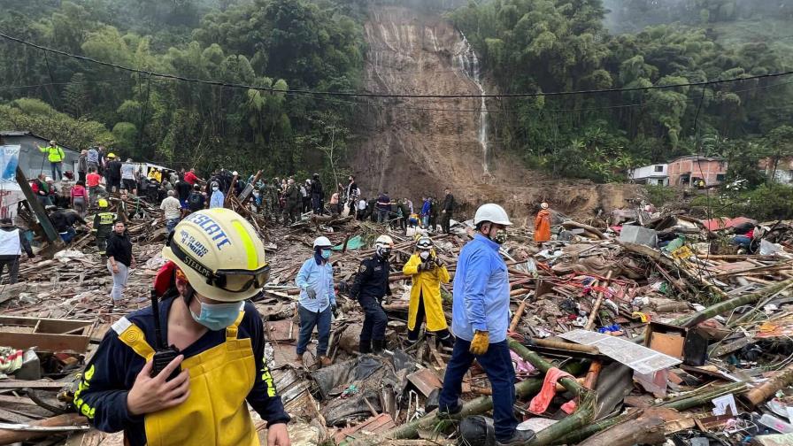 Al menos 3 muertos y 20 personas sepultadas tras deslizamiento en Colombia