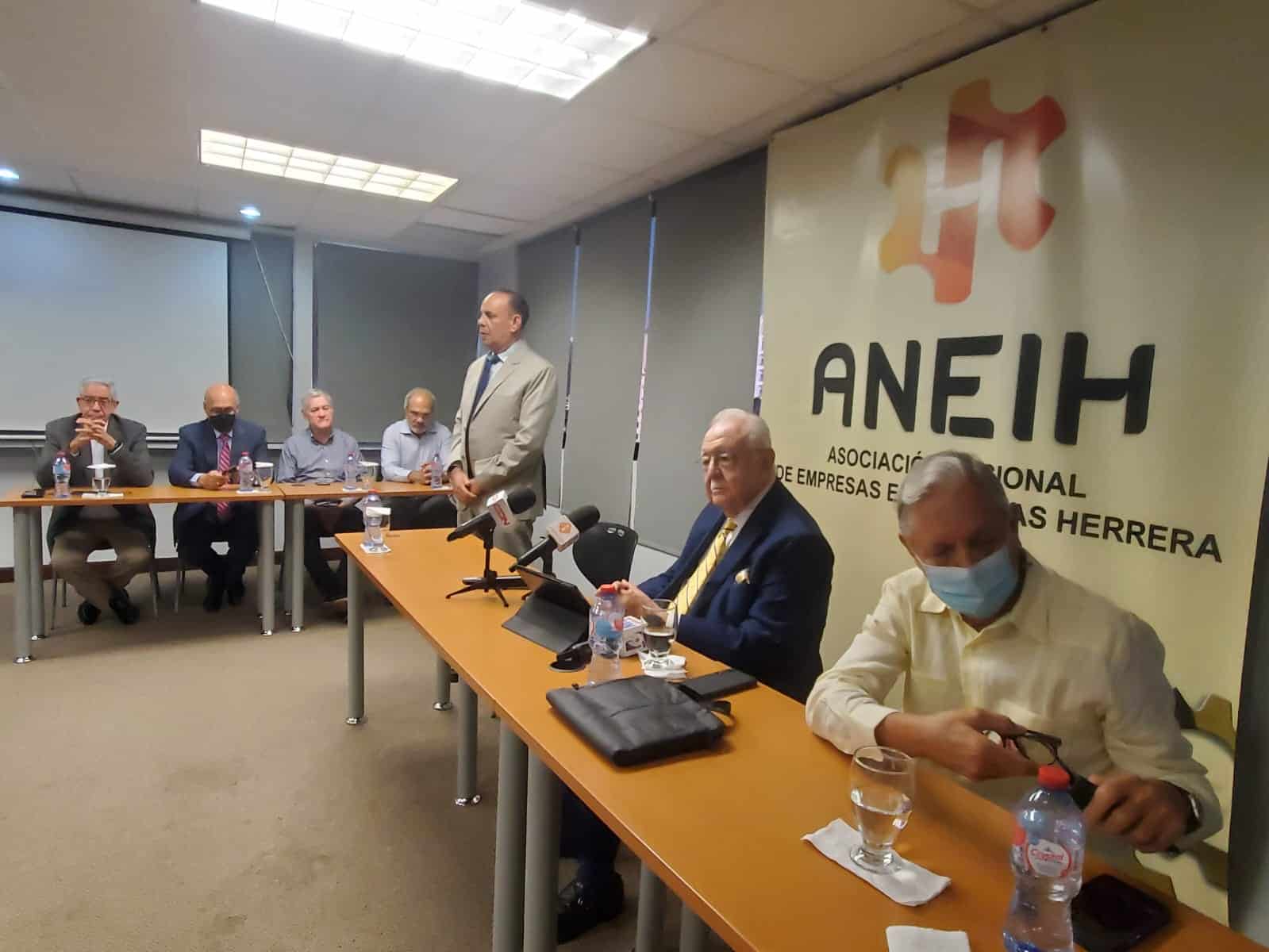 Mesa principal de la actividad.