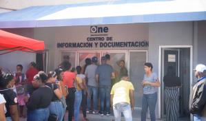 Personal del X Censo reclama pago en la Oficina Nacional de Estadísticas