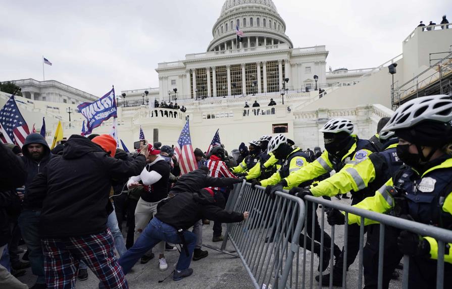 Asalto al Capitolio: EE.UU. condecorará a los guardias que enfrentaron a los trumpista