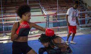 Cuba autoriza boxeo femenino y abre programa de fomento
