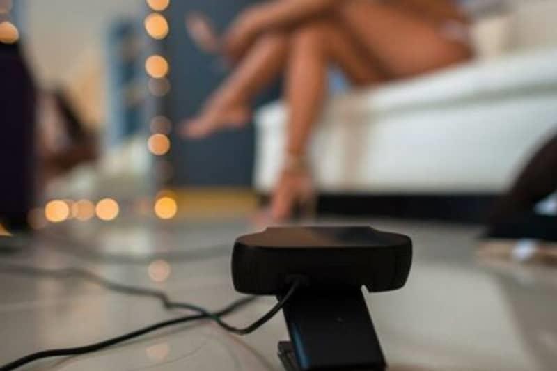 Alertan del auge de casas webcam donde venezolanos venden sexo en Colombia